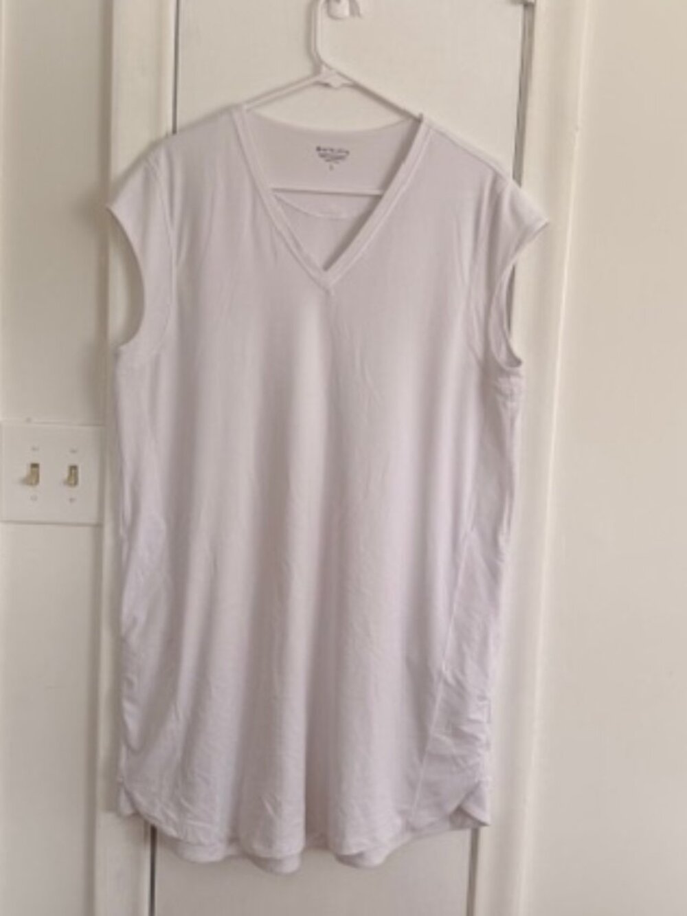 Athleta White V-Neck Cover-Up – Women’s Size Large